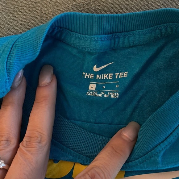 Kids L Nike Tee - Picture 2 of 2